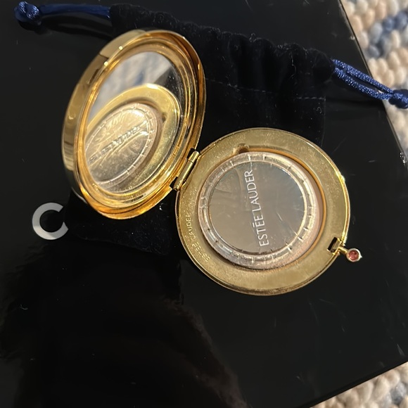 Estee Lauder vintage compact makeup mirror. Contains makeup, puff, and mirror! - Picture 2 of 4